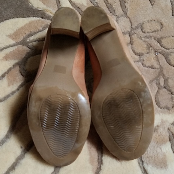 Moda Tan peeptoe stack heel. - Picture 3 of 4